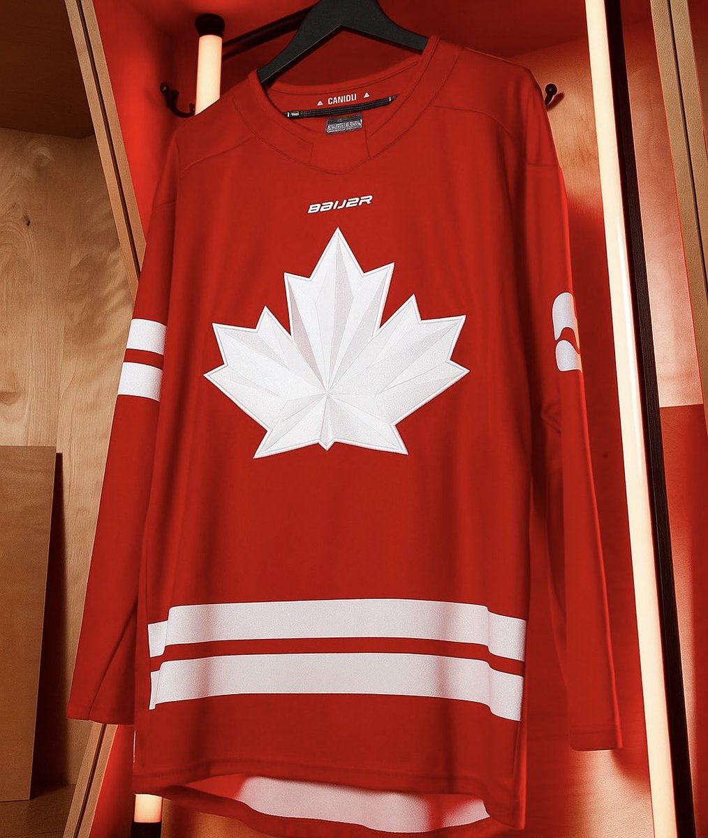 rivers11thkid's tweet photo. @HockeyCanada @TeamCanada @BauerHockey The white maple leaf was right there… fumbled it so hard https://t.co/V9P20pMJrm