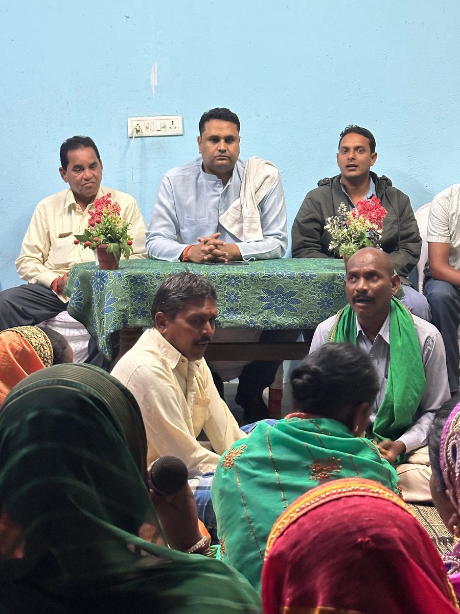 umeshpatelcgpyc's tweet image. आज अपने विधानसभा क्षेत्र के रायगढ़ वि.खं. अंतर्गत ग्राम सरवानी और कुलबा में जनसंपर्क कर लोगों से भेट मुलाकात किया। इस अवसर पर ग्राम सरवानी के बीच बस्ती में विधायक मद से निर्मित छज्जायुक्त शेड का लोकार्पण किया।