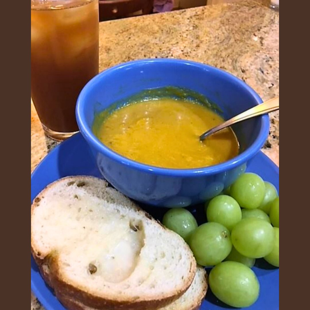 ThirsTeaCorp's tweet image. The start of pumpkin season means roasted butternut squash soup, perfectly paired with a sugar free sweet tea, is our new lunch obsession!

#FoodPairFriday #ThirsTea #IcedTea #IcedTeaConcentrates #SugarFreeIcedTea #CaffeineFreeIcedTea #CalorieFreeIcedTea #Catering