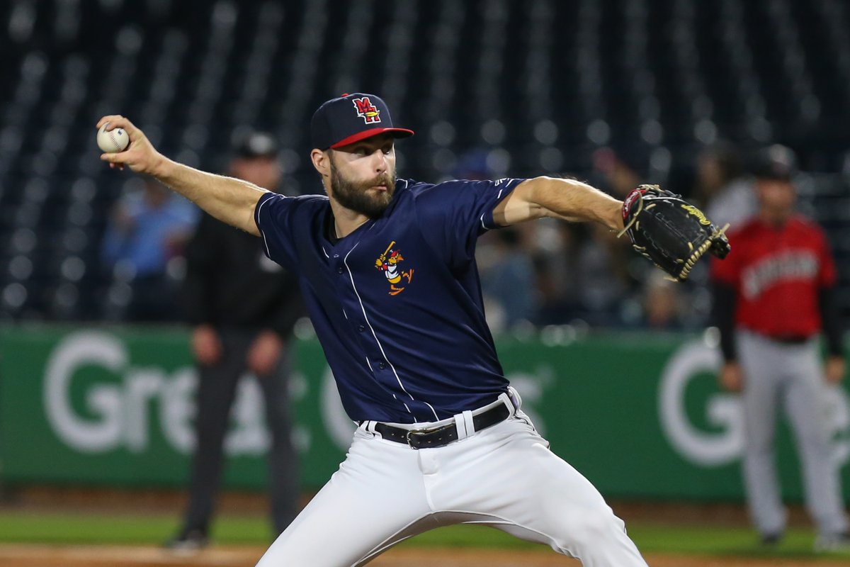 Bid now on game worn jerseys from Hanifee, Montero, Briske, and more in this month's auction!

Open now through Sunday: bit.ly/mh_auctions