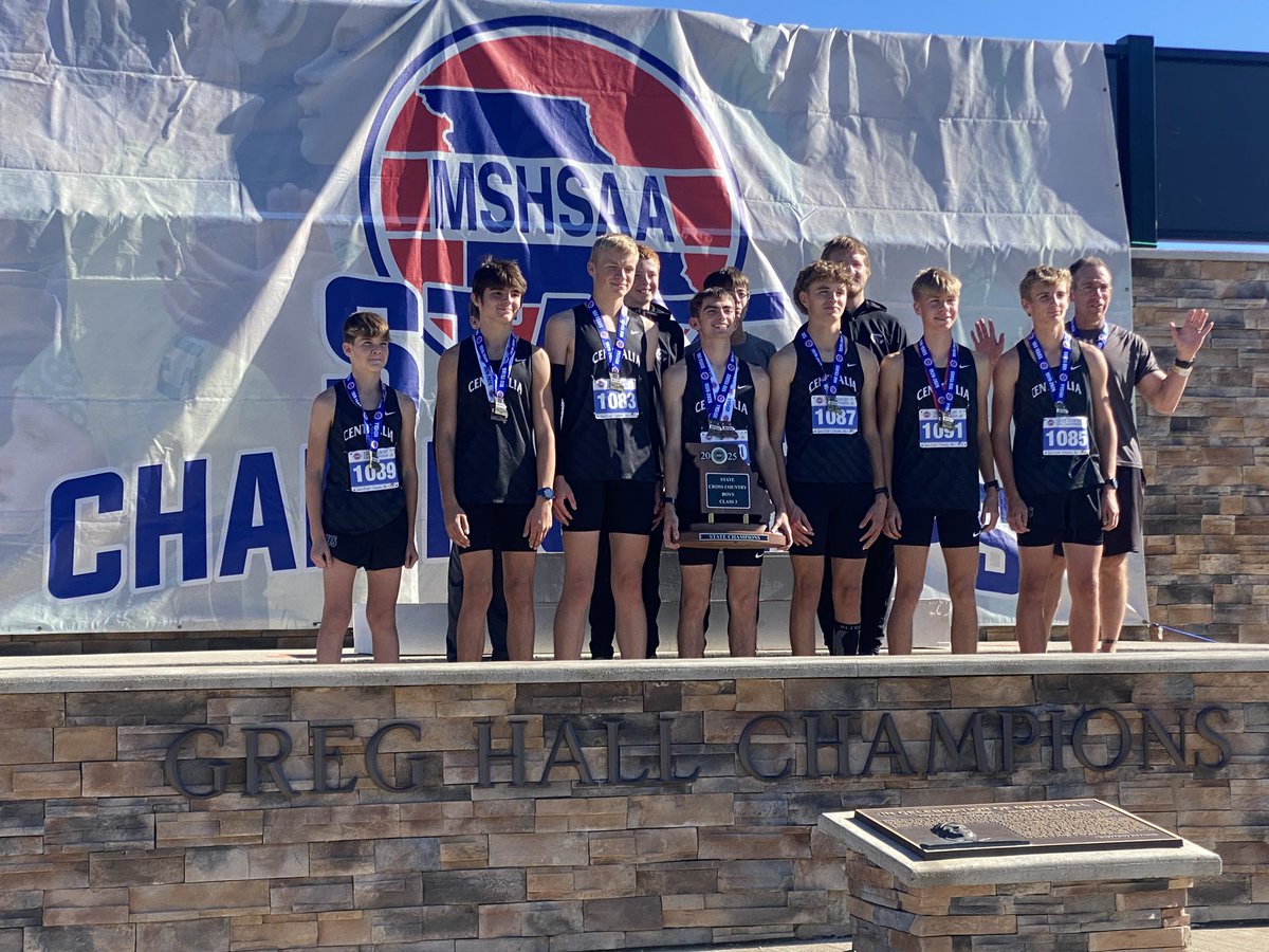 BryanHudnellTV's tweet photo. 🏆STATE CHAMPS!🏆

Centralia makes it 2 in a row as they win the Class 3 Boys team state championship. Here’s the podium shot of the Panthers.

@KRCG13 | @CENTRALIAXC https://t.co/weF0pj4ZfZ