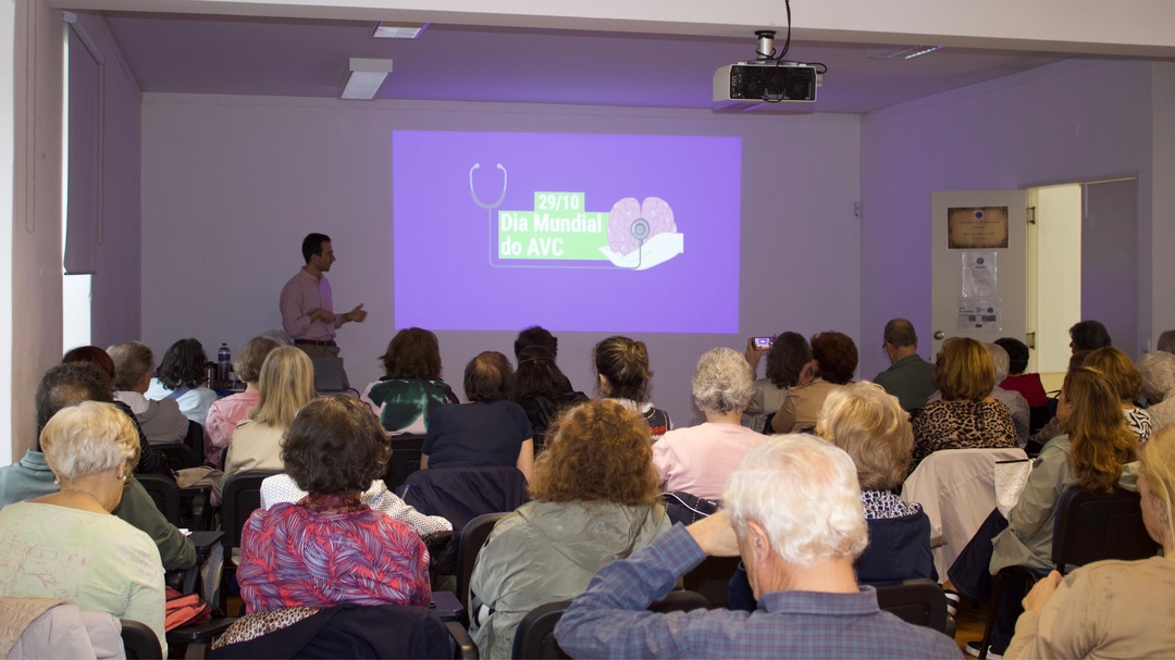 SPAVC_pt's tweet image. No dia 31 de outubro, o Dr. Miguel Schön, em representação da SPAVC, dinamizou uma palestra na Junta de Freguesia de São Domingos de Benfica, intitulada “Porque no AVC, cada minuto conta. Reconheça os sinais. Reaja a tempo.” 🧠​

Veja as fotos da ação.

#SPAVC #DiaMundialAVC