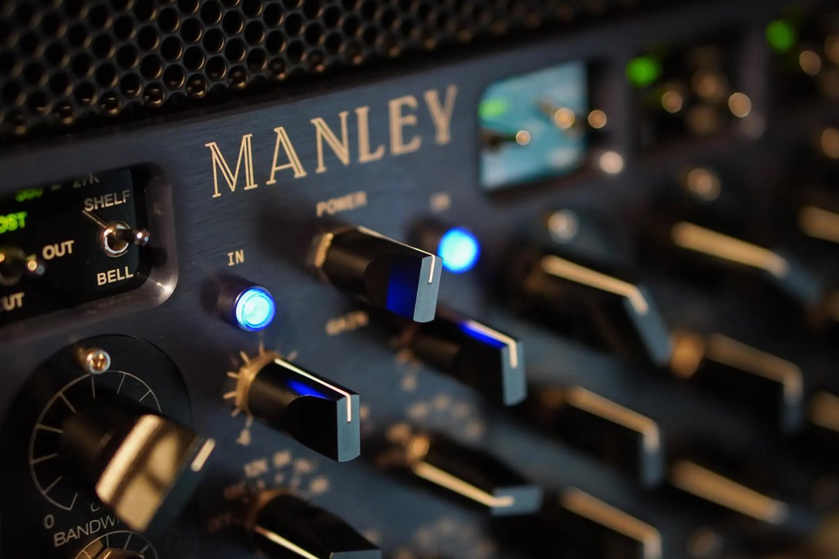 🎚️ Pro mixing tip.

Don’t just mix in solo and check in a whole mix.

Mix in the context.

Don’t be afraid of EQing a single track while listening the whole mix.

Instruments and their frequencies sum in a very complex way. You can’t predict how sounds will sum up.

So hearing