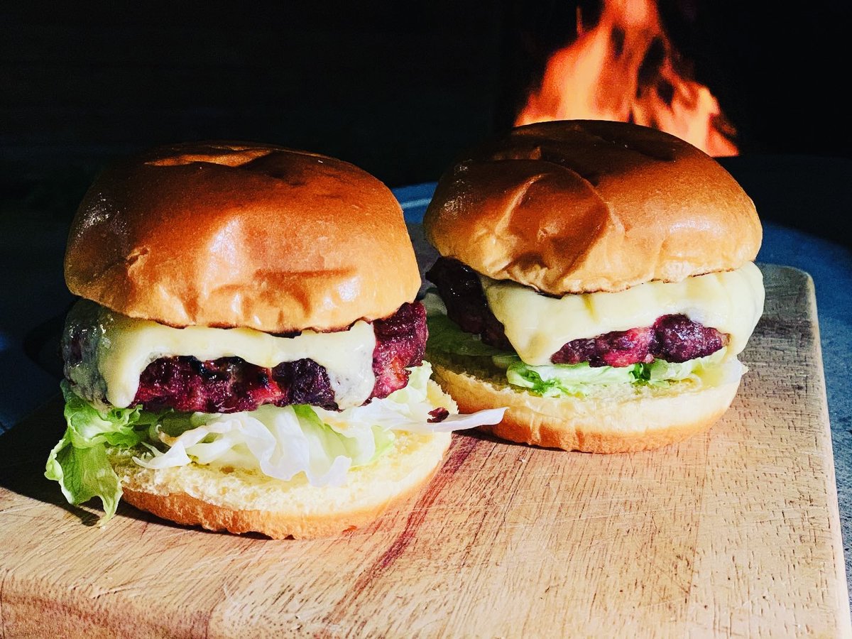 BASCnews's tweet image. From burgers to terrines, Reloaded Fun transforms wild game into vibrant, fire-kissed dishes. Chef Nina Mash proves game is for everyone — sustainable, versatile, delicious. 🔥

reloadedfun.co.uk

#GreatBritishGameWeek #EatGame #SustainableEating #Venison #GameCooking