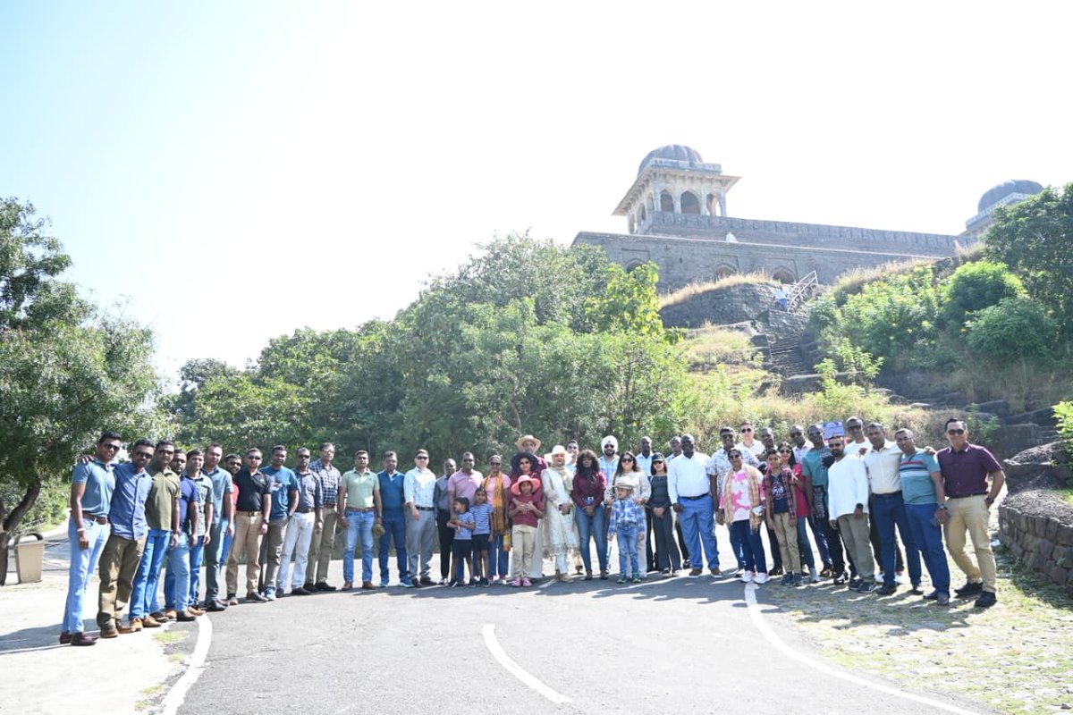 ia_awc's tweet image. #AWC Student Officers from Friendly Foreign Countries undergoing Junior Command Course visited historical places in Mandu as part of Socio-Cultural Excursion during their stay in India
@adgpi
@artrac_ia