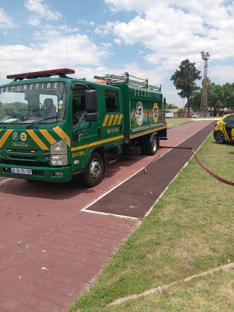 Fidelity_Secure's tweet photo. Emergency landing at Hoerskool Alberton tuckshop!
Fidelity SecureFire were first on scene along with other emergency services.
#FidelitySecureFire #FightingFlames #Alberton #Gauteng #GreenMachine #BringingTheHeat #FireSafety #SafetyFirst #FidelityServicesGroup #WeAreFidelity https://t.co/Cq3WTLzgBb
