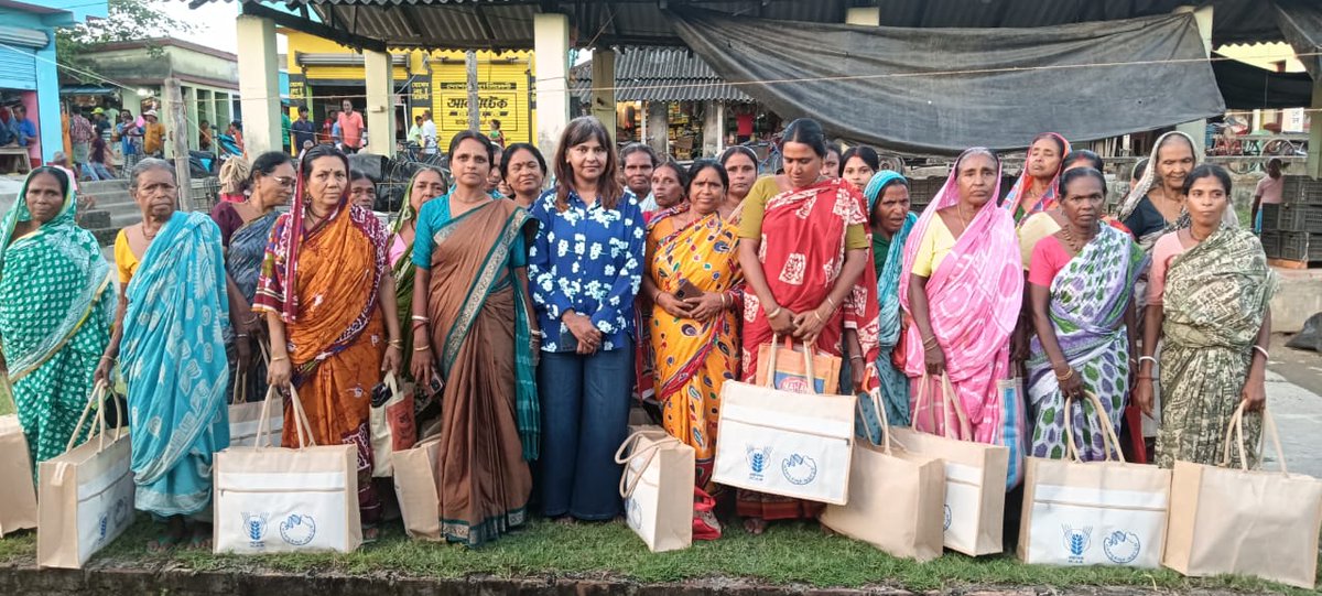 NABiC_SCSP's tweet image. With tiger widows of #Sundarbans. We shall leave no stone unturned to ensure our women from Scheduled Caste community get some mode of work that will help them earn sustainably. #Kumirmari #MissionNavshakti