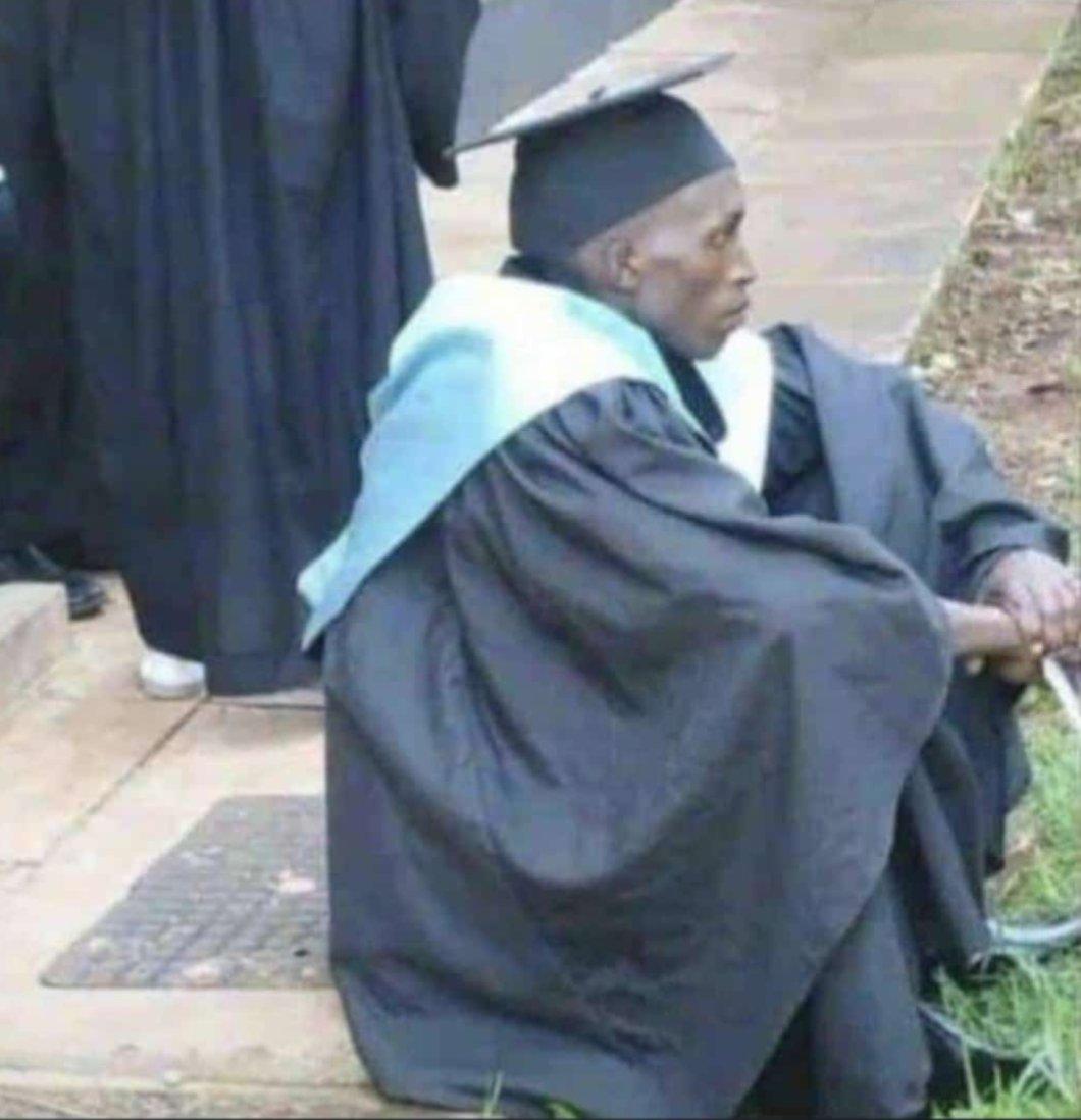 Elimu inatudai akili
Mitaa inatudai mafanikio
Wazaz wanatudai shukrani
Nchi inatudai ukombozi

Ongezea kinginee