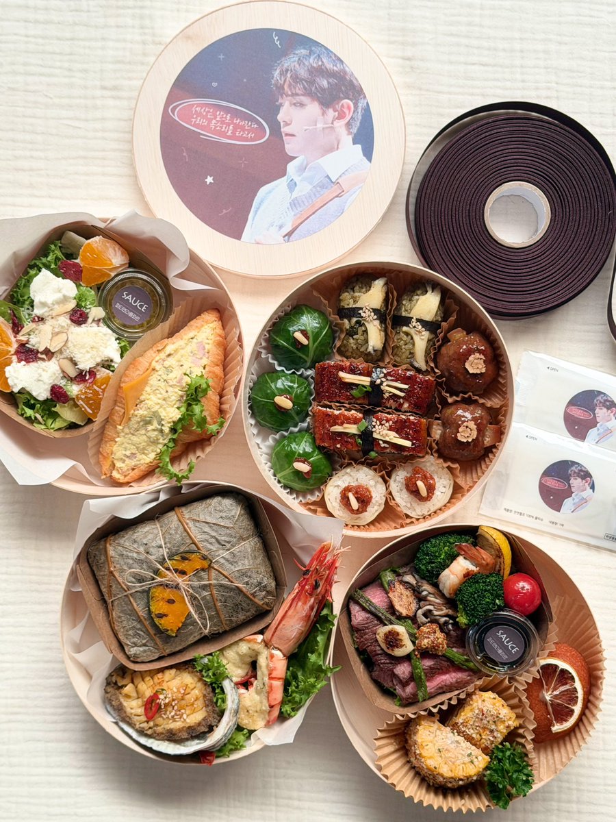 251107 𓂃˖♪彡
이름없는 약속들로부터 서포트

❝ 세상이 느리게 기운다 ❞

임태현 배우님과 뮤지컬 이름없는 약속들로부터를 응원하기 위해 도시락 서포트진행했습니다

☒ 크롭 또는 2차 가공 
☑ 저장 및 재업로드