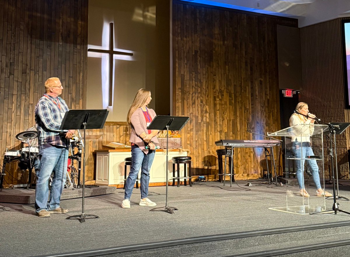 CL_USMB's tweet image. The Central District Conference convention continued Friday, Nov. 7, in Huron, S.D., with morning worship led by a team from Bethel Church and a message from Logan Nyquist, pastor of Grace Bible Church in Gettysburg, S.D. Thanks to J.L. Martin for providing us with these photos!