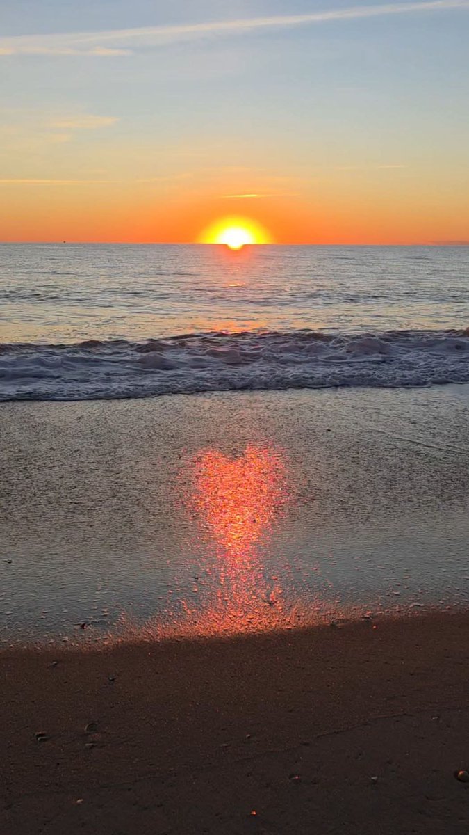 burger_burger3's tweet image. I always wait patiently and try to capture life at just the right moment. Well, this morning I honestly took this picture and couldn&apos;t be happier, and I&apos;m kind of amazed! 🩷🌞 Me and hearts always go together 🩷. #justbreathe #everything #hearts
✒️📷Amy Sidleck