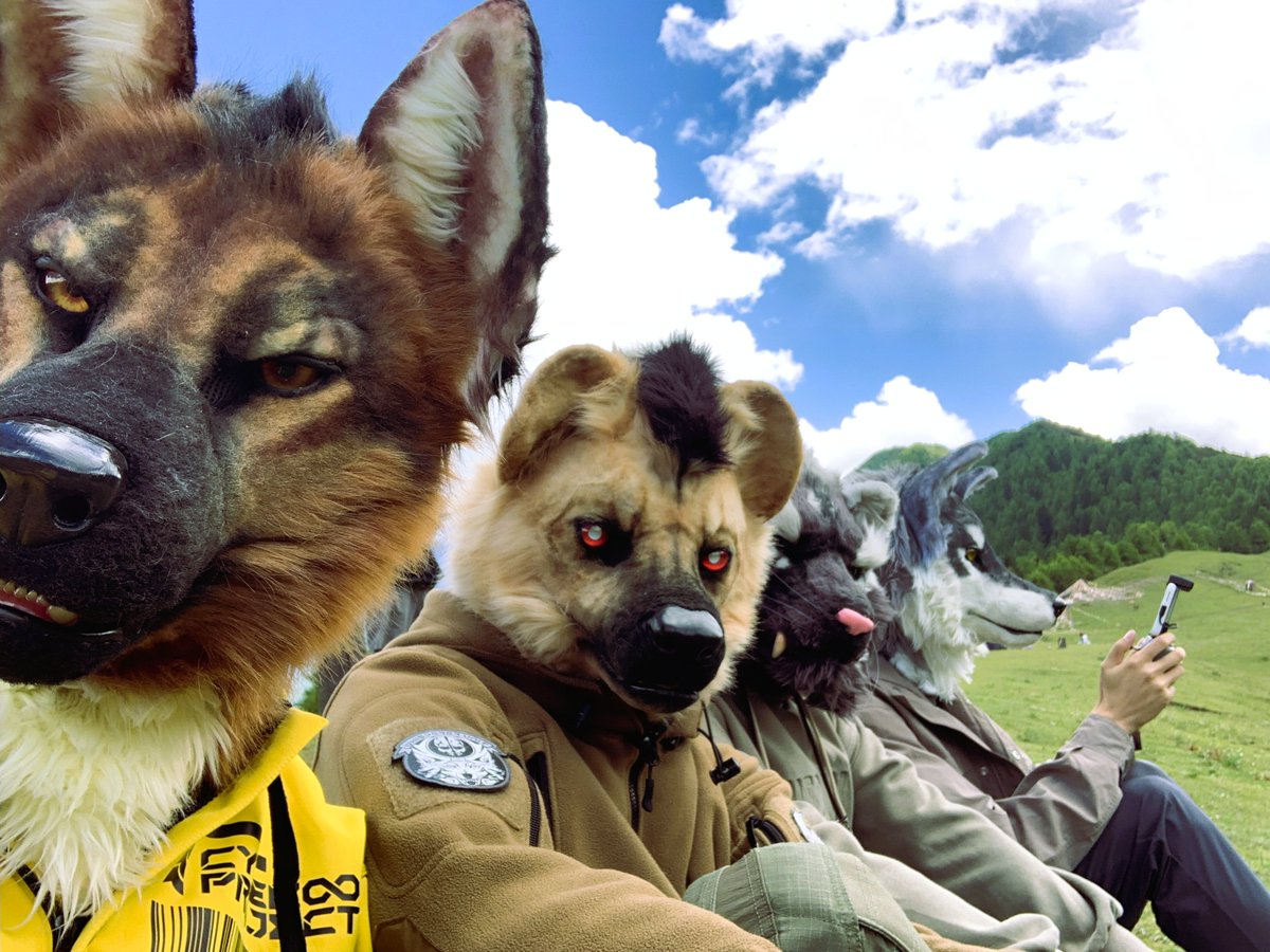 Just four good bois enjoying nature… wait, where’s the fifth one?
🍪: <a href="/Wuzheng9527/">争</a> 
🐈: <a href="/SHOU_ER_/">兽饵</a>
🐺: <a href="/shark24848324/">这是狇吟（Mu_Yin）</a> 
🐆: <a href="/TheCIPF/">向心</a> (probably still loading…)

#FursuitFriday #SiguniangMountain #SiguniangShan #FourGirlsMountain