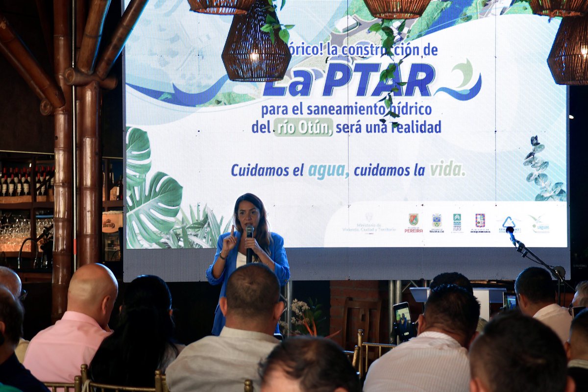 #AEstaHora el director de la CARDER, junto al alcalde de Pereira, el director de Serviciudad y la gerencia de Aguas y Aguas, anuncian en una rueda de prensa que la PTAR ya es un hecho para la ciudad. 💧🏙️