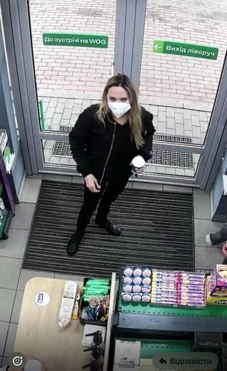 Нічого особливого. Просто Анджеліна Джолі на <a href="/azsWOG/">Мережа АЗК «WOG»</a> у Миколаївській області пʼє каву, 2 гривні з якої йде на <a href="/CharityPrytula/">Благодійний фонд Сергія Притули</a> на «загін» наземних роботизованих комплексів