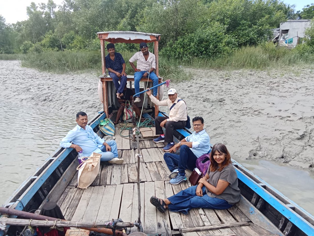 NABiC_SCSP's tweet image. The journey to reach Kumirmari from Gadkhali took 3.5 hours . We crossed 4 rivers, travelled through islands, and came back at night in utter darkness. Glimpses of our journey for  working for Tiger Widows