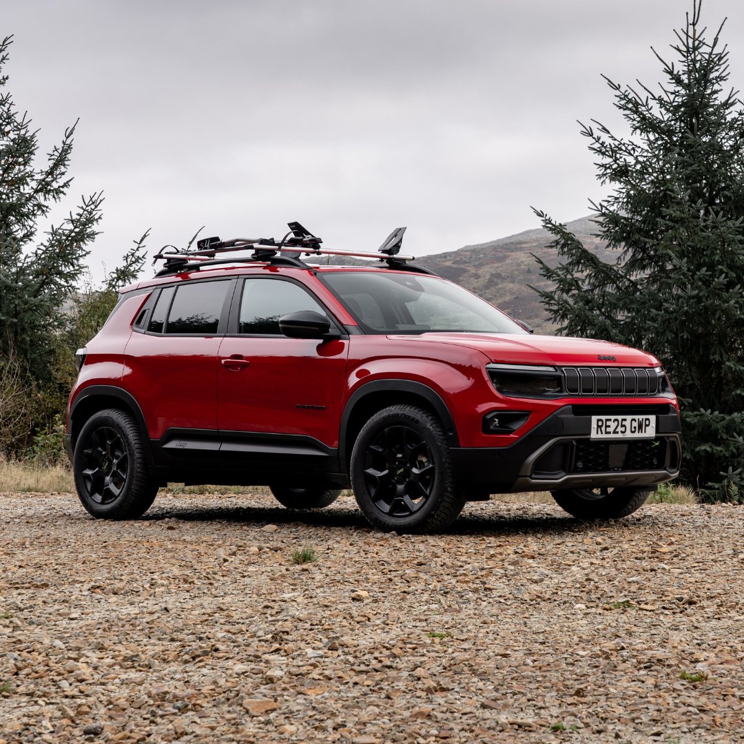 Jeep_UK's tweet image. Go anywhere, do anything – it’s in our DNA.​

With Jeep, adventure evolves with the changing seasons. ​

This autumn, embrace all Mother Nature has to offer – where
will your Jeep take you?​

#Jeep #Compass #Adventure