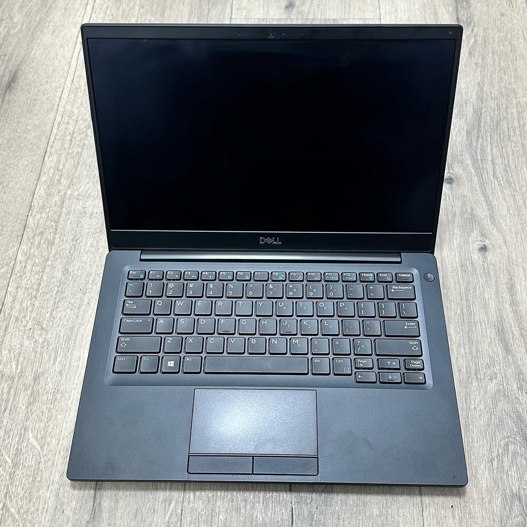 neo_officialll's tweet image. DELL LATITUDE 7390:

16GB RAM
256GB SSD
Corei5-8350U
8th Generation
Touchscreen
Keyboard light
13.3-inch FHD IPS Display
1.70Ghz clock speed
Up to 3.60Ghz Max Turbo
Intel HD Graphics 620

Free laptop bag
Free delivery
Free MTN 4G MiFi
One month warranty

🇳🇬 N350k
🇬🇭 3,200 Cedis