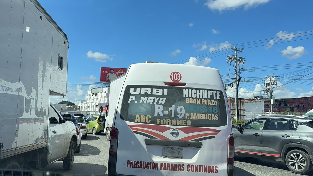 xandya1's tweet photo. @transitocancun 
Caos vial cruce Nichupte y Portillo ayuda!!!!! https://t.co/8ZpKoRoFiI