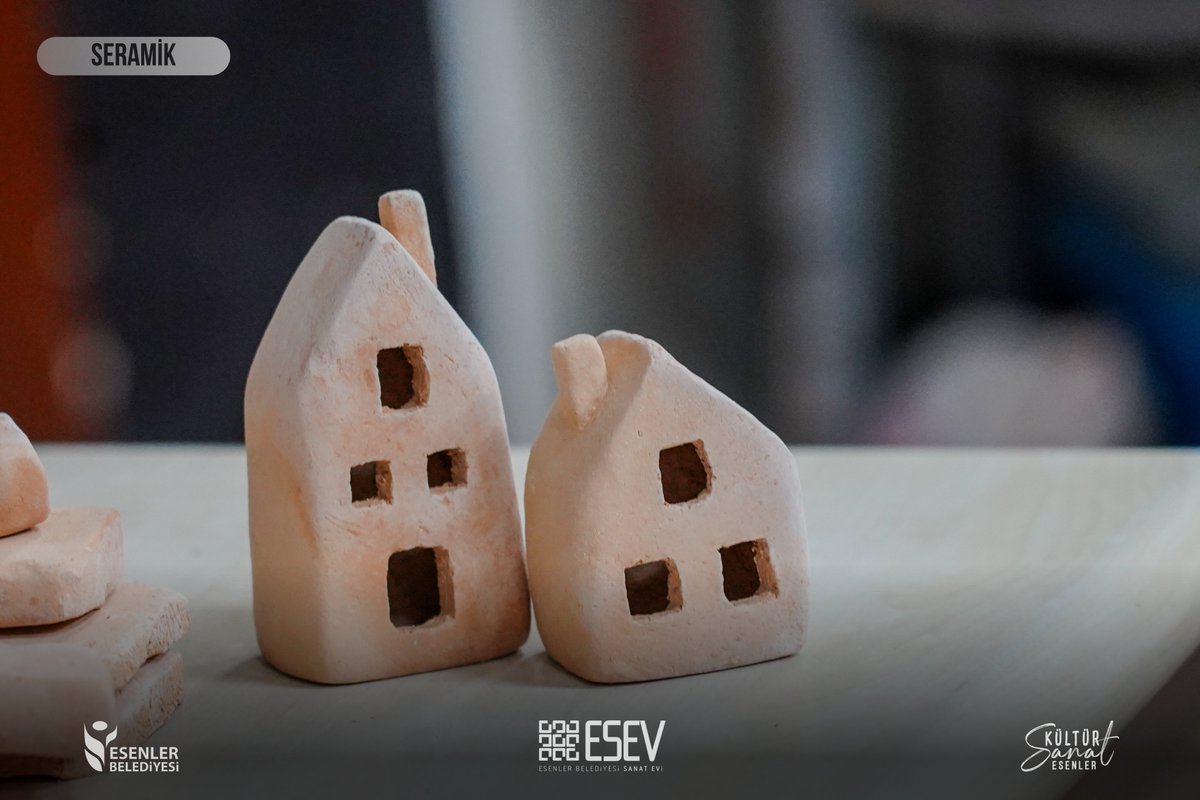 esenlersanatevi's tweet photo. Esenler Sanat Evi Seramik Atölyemizde öğrencilerimiz, çimdikleme yöntemiyle kase yapımı uygulamasını gerçekleştirerek el becerilerini geliştiriyor ve seramik sanatının inceliklerini öğreniyor. 🎭👐
#EsenlerSanatEvi #ESEV https://t.co/WaDESPCwLX