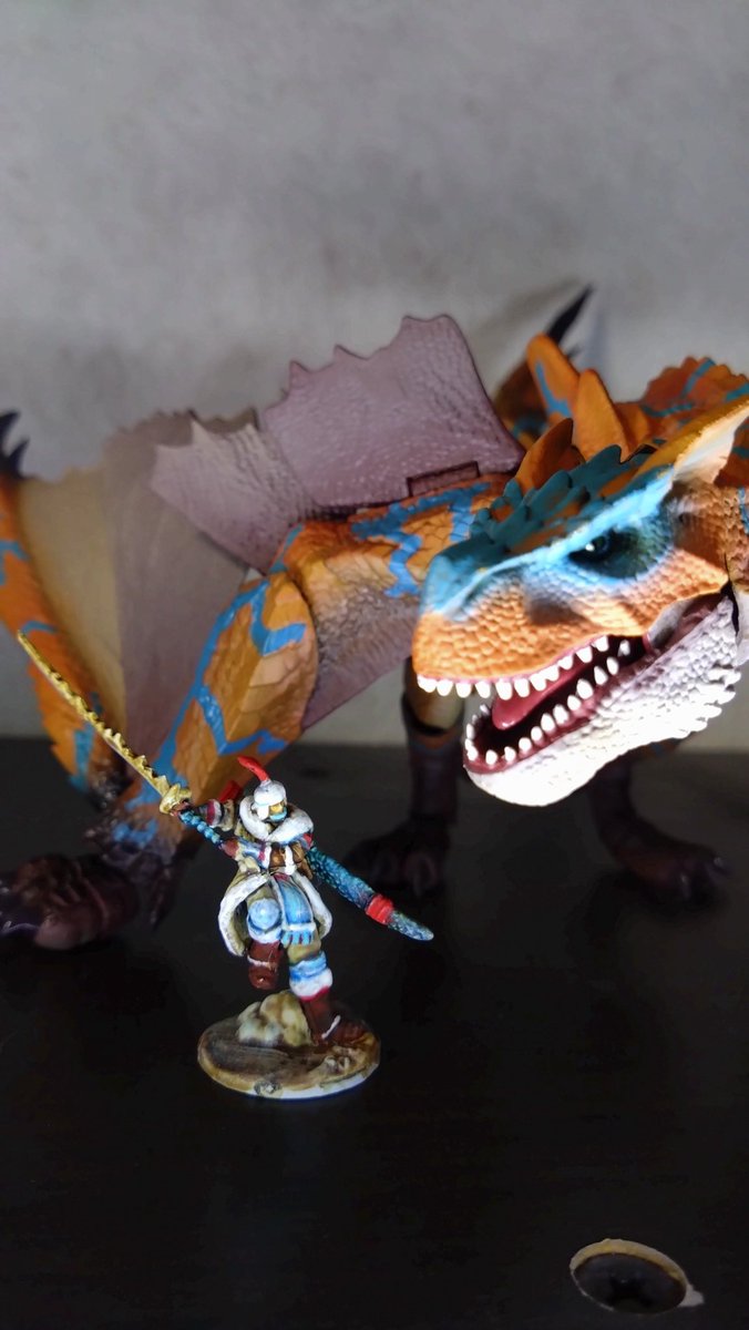 yuithiro's tweet photo. モンスターアーツのティガレックスに付属する無彩色ハンターフィギュアを塗ってみました。 https://t.co/zCnEP3hwIJ