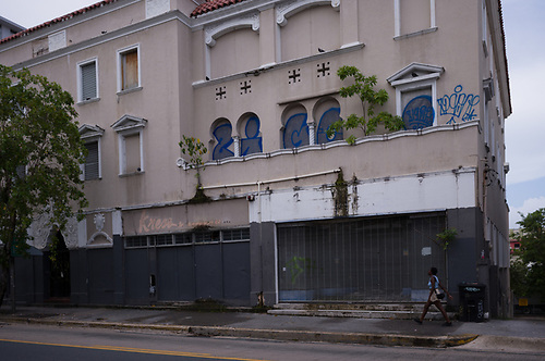 remmaphoto's tweet photo. Entropía Colonial #entropía #colonial #leicam11 #28mm #santurce #kuva #benesuela #streetphotography #documentaryphotography by Rolando Emmanuelli-JimEnez https://t.co/bTylLjLUbe Kuva Benesuela #coloniaje #entropía #remmanuelli https://t.co/2BfJYdZvTW