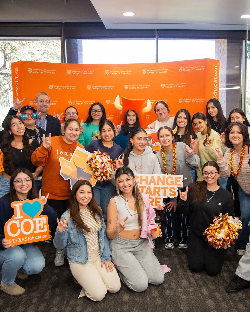 utexascoe's tweet image. Put your #HornsUp for our COE first-gen Longhorns 🤘 

#FirstGenWeek #HookEm