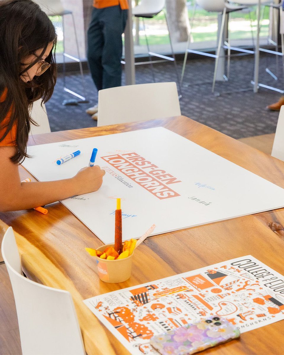 utexascoe's tweet image. Put your #HornsUp for our COE first-gen Longhorns 🤘 

#FirstGenWeek #HookEm