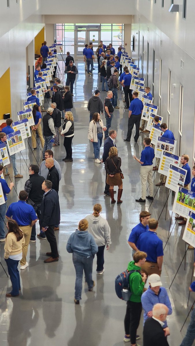 kov_pet's tweet image. Another good #PrecisionConnect event is in the books where our students could share what they learned during their #Internship and what their future goal is. @SDState @SDStateCAFES