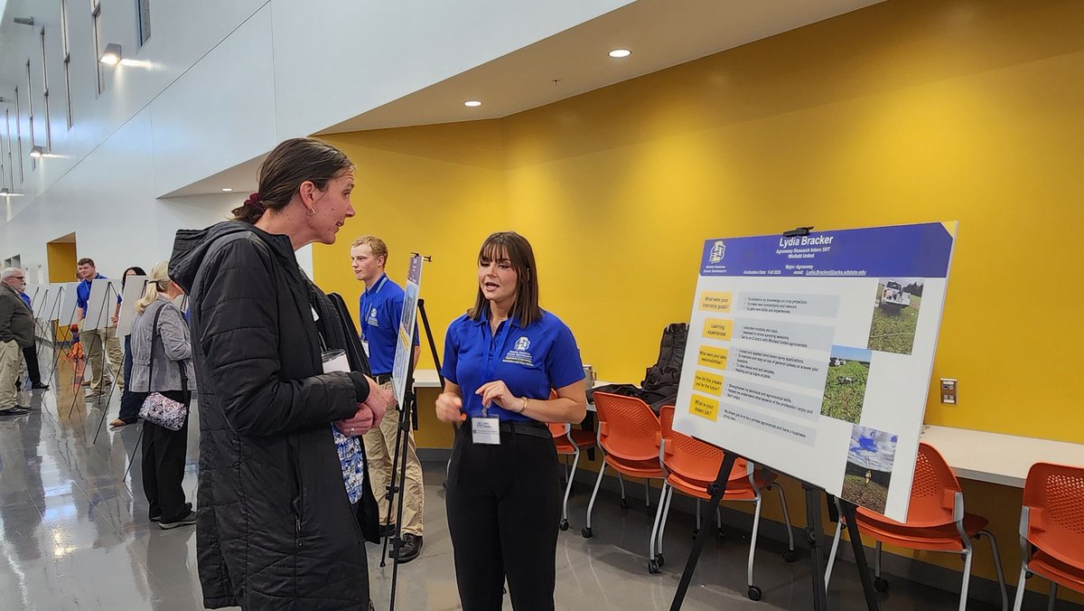 kov_pet's tweet image. Another good #PrecisionConnect event is in the books where our students could share what they learned during their #Internship and what their future goal is. @SDState @SDStateCAFES