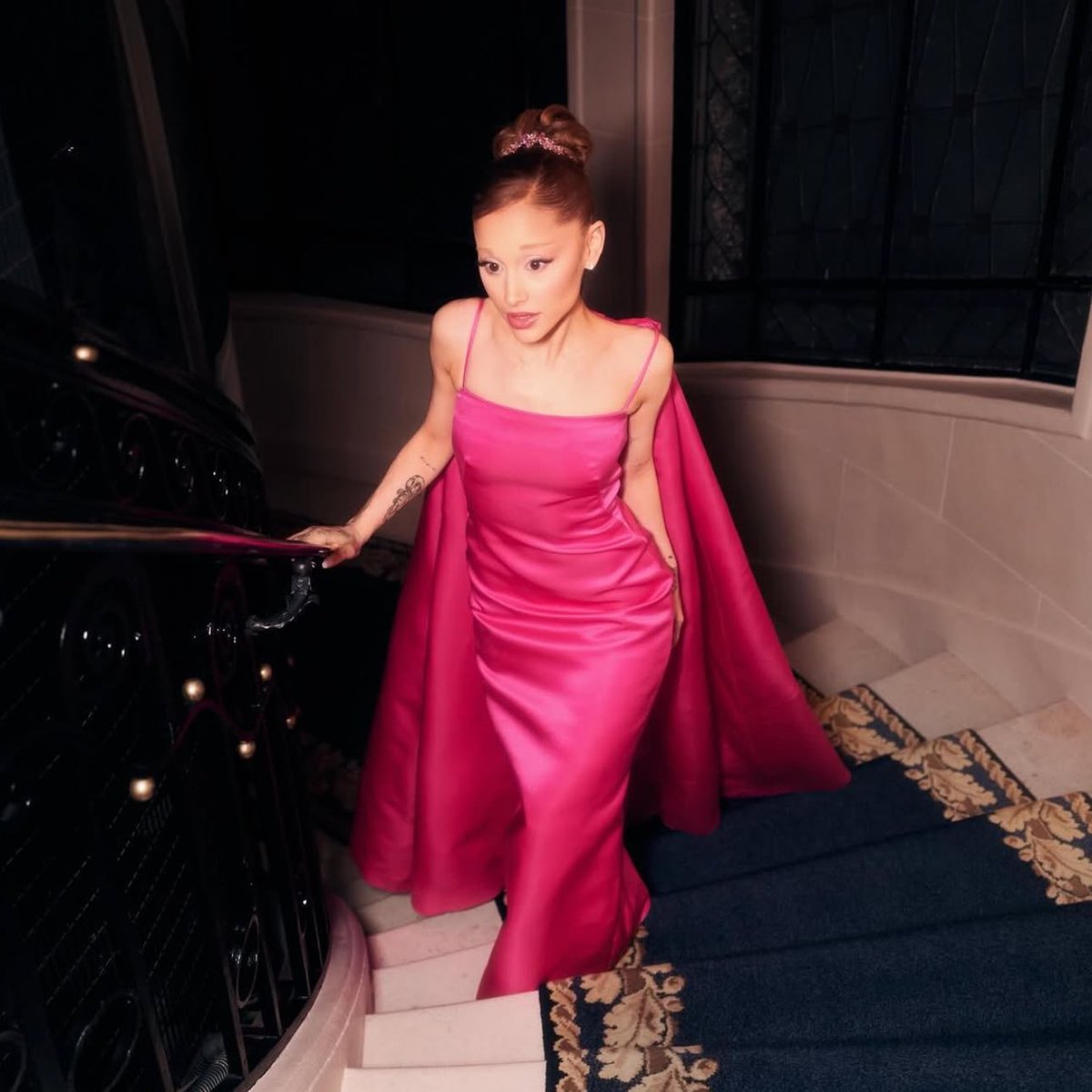 arianagrandebr's tweet photo. ARIANA GRANDE https://t.co/h68qdGvRnA