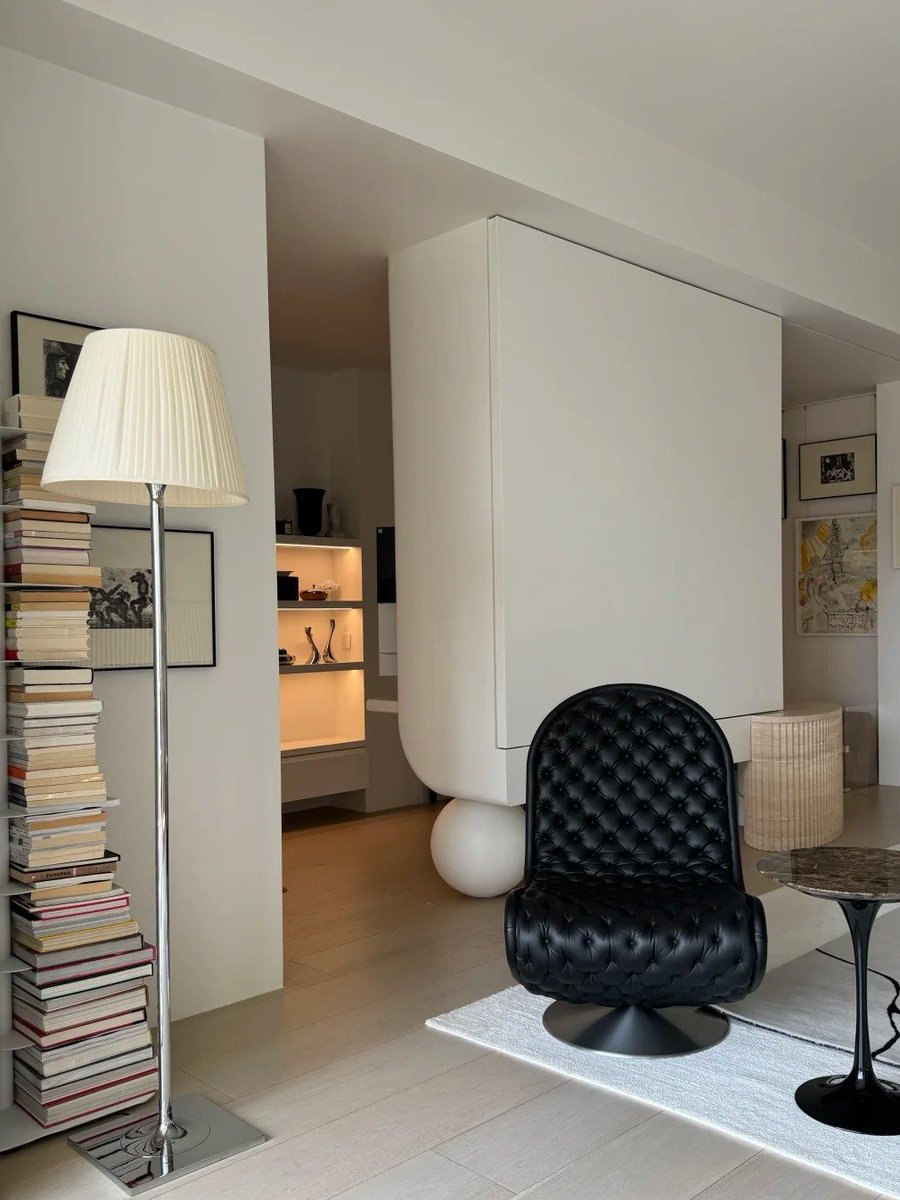 rose9362_'s tweet image. Stay home Friday afternoon #HomeLifeInspiration #RelaxedHomeLife #HomeAesthetics #DecorationInspiration #herman_miller #verpan #gubilamp #flos