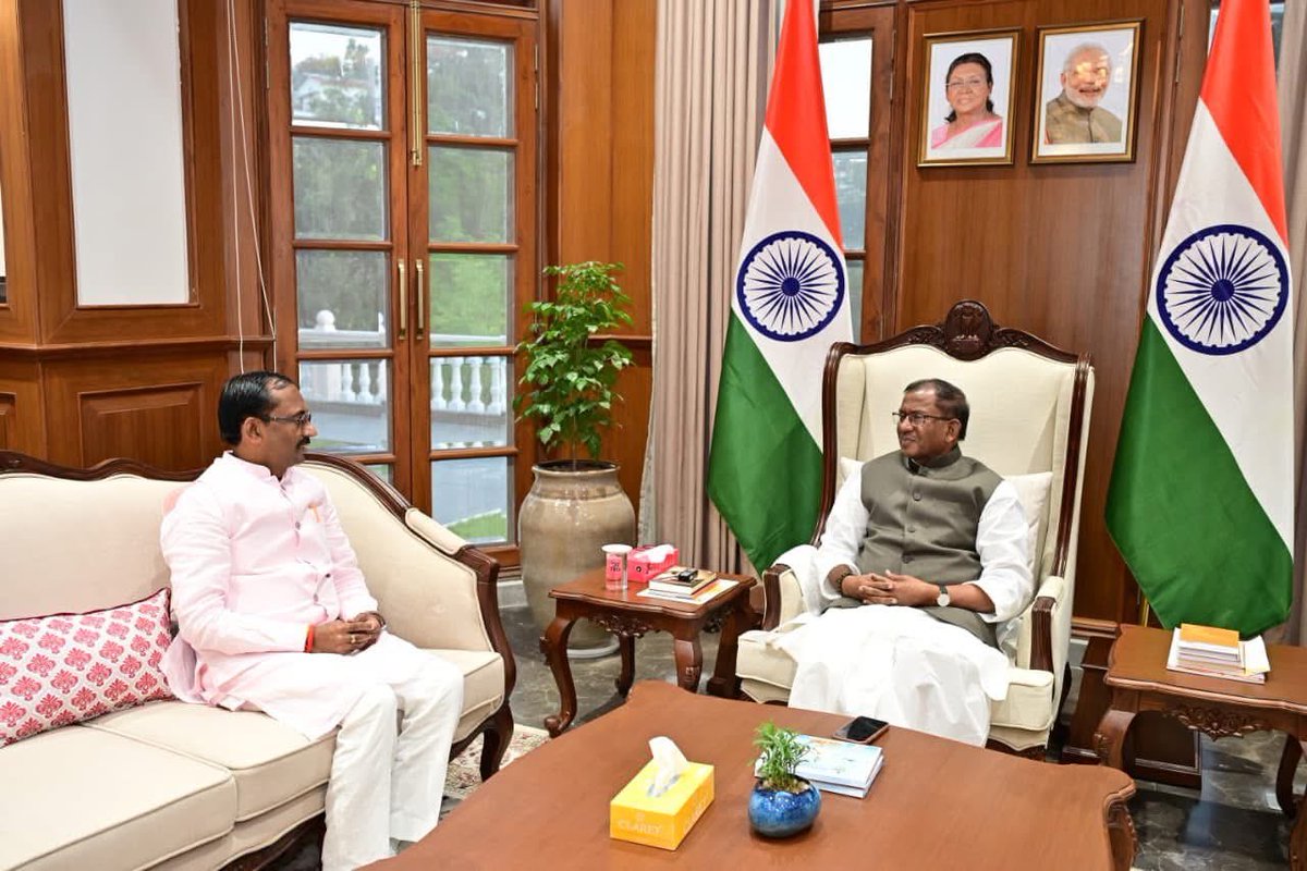 Ramniwas4bjp's tweet photo. आसाम के महामहिम राज्यपाल श्री लक्ष्मण प्रसाद आचार्य जी से शिष्टाचार भेंट।
राज्य के विकास कार्यों एवं राष्ट्रीय एकता को सुदृढ़ बनाने पर सार्थक चर्चा हुई। 🇮🇳🤝

#Assam #RajBhavan #GovernorOfAssam #DevelopmentDialogue #PublicService #RamNiwasShah #VidhyakSingrauli #MPAssembly https://t.co/pymBhtRIgX