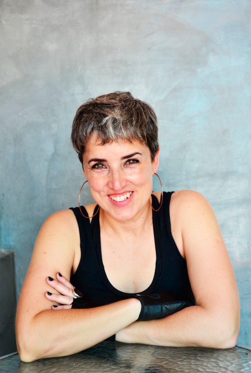 😅🤣 La artivista Ro Ferrer llega con su primer stand up gráfico: “De Sarah Kay a Sarah Connor”
¿Listos para reír, reflexionar y descubrir qué pasa cuando una ilustradora viral se atreve a soltar el lápiz y agarrar el micrófono?
📅 Vie. 14/11
📍 <a href="/CentrodearteMDP/">Radio City Roxy</a>