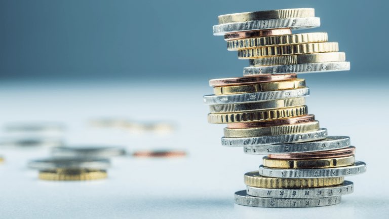 Lamayennensembl's tweet image. #SESSIONCD53 
Le projet de budget pour 2026 qui devrait s’établir à 406 millions € :
✔️Un autofinancement net égal à 0 pour la seconde année consécutive,  
✔️Un volume de dépenses d’investissement qui s‘établit à 75 M€,  ✔️Un recours à l’emprunt à hauteur de 42 M€