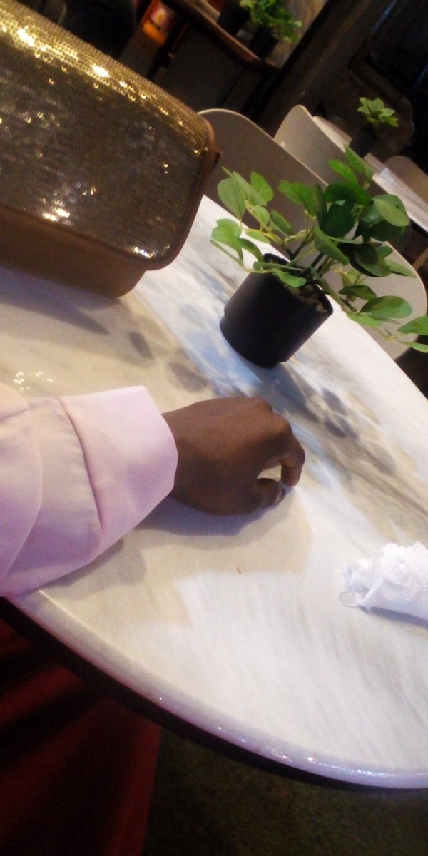 Straight question for a straight answer;

How long is enough to wait for your date before you call it quits?🕛🕒🕤🕘