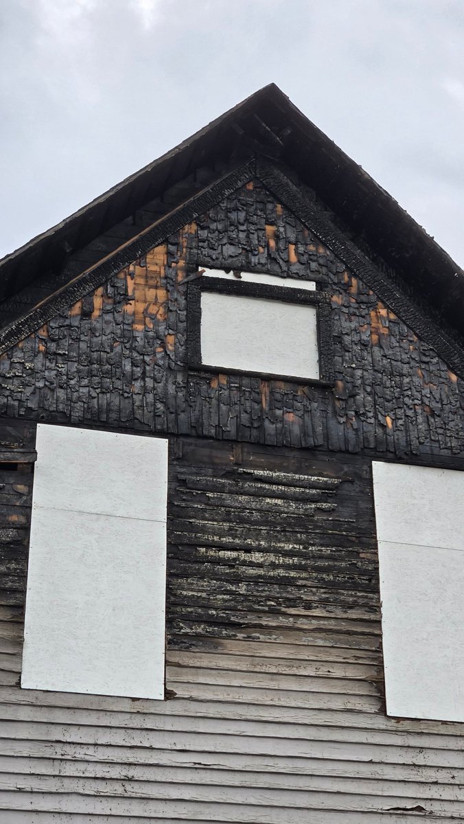 RandomWorkx's tweet image. Gm...I guess 

This is why you respect fire...

Give me a moment to gather what&apos;s left..