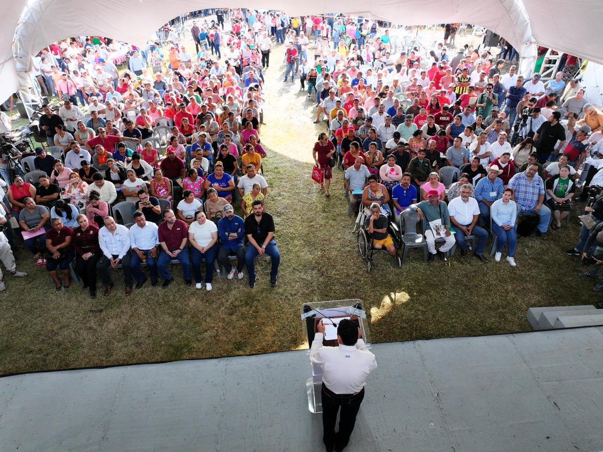 ReporteTab's tweet image. Ya está la audiencia pública del gobernador @TabascoJavier en #Comalcalco. En el poblado Cocohital inició su gira de este día y tiene varios eventos programados en la tierra del cacao.

#Tabasco #RT