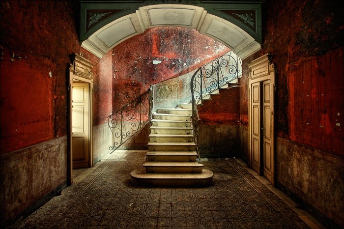 abandonedspaces's tweet image. Beauty in decay…