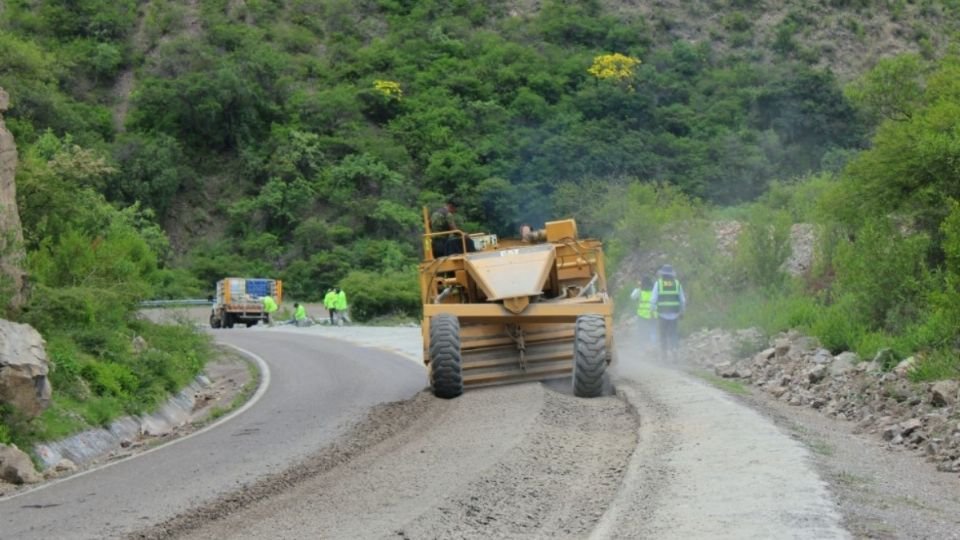 #Oaxaca | Plan Lázaro Cárdenas avanza 27 % en la Mixteca y el plazo de 2025 se esfuma

A tres meses de que termine el año, el Plan General Lázaro Cárdenas del Río apenas rebasa el 27 % en el tramo Nochixtlán-Huajuapan y se queda en 5.4 % en Yanhuitlán-Tamazulapan. De los 425