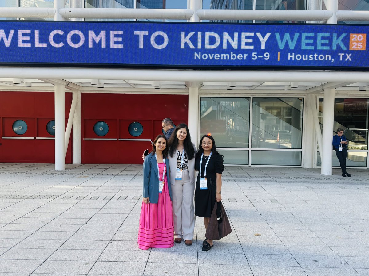 Cannot be more proud to see our alumni and residents at the Kidney Week. Especially, they all used to be/are all awarded the kidney star scholarship #ASN2025 #kidneystar