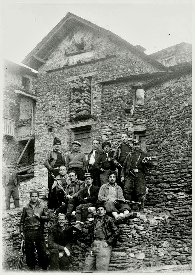 Milícies Pirinenques d’Estat Català, any 1936, a Tírvia.
Fotografia d’Estanislau Pedrola.