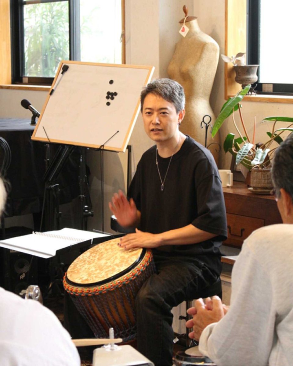 ▼ RhythmDrive
ドラムサークル×ハンドサインの体験型ワークショップ

今回、初めて春日井にあるond°にてパーカッション・アンサンブル・ワークショップを行いました。

アンサンブルを行う前に前提として
必要な身につけておくべきスキル・知識、アンサンブルの作り方までみっちりと！！