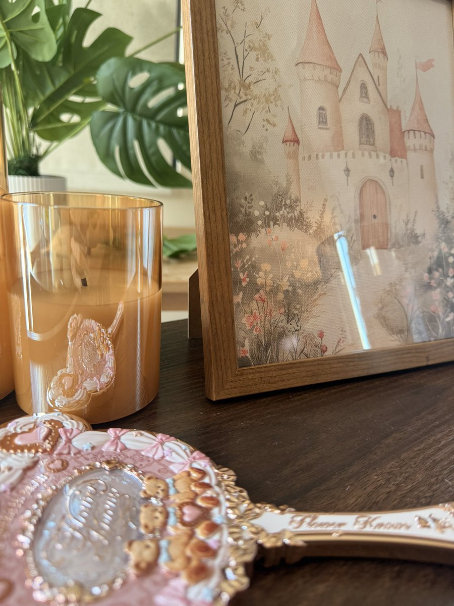 cinnabrit's tweet image. see you at 4 pm pst :)