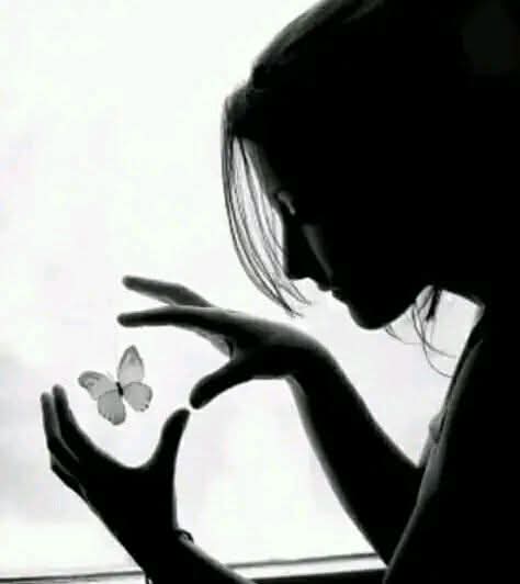 لا يمكنك أن تسيطر على شخص
 يعرف كيف يكون وحيداً
لأنه ببساطة لا يحتاجك..

بل يختارك.🤍