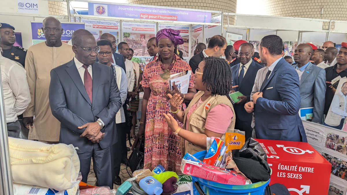 unfpa_benin's tweet photo. @unfpa_benin présente aux manifestations de la célébration en différé de la Journée Mondiale de l’Aide Humanitaire au Bénin🇧🇯, organisée par #ABPC et @UNBenin... Un stand photographique et thématique et un panel sur les interventions des acteurs ont été animés.
#JMAH2025 https://t.co/LiUMFRF6Sq