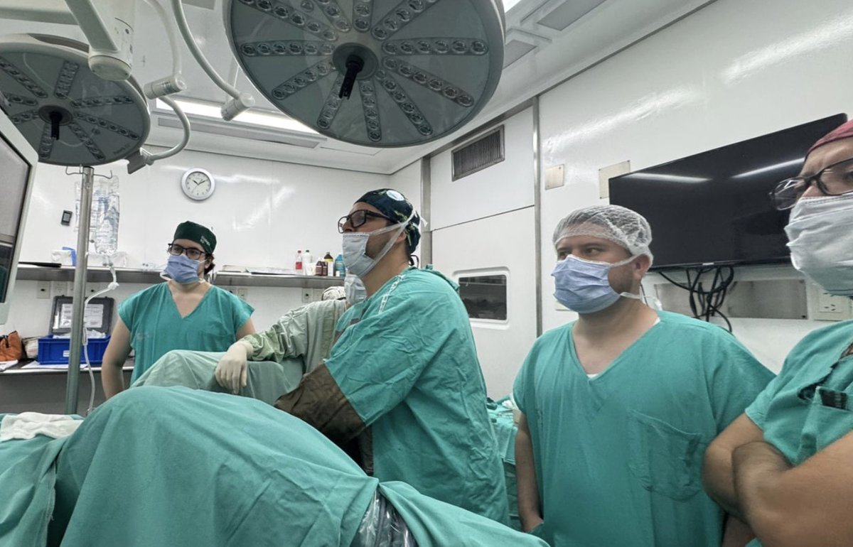 urologiaoeste's tweet photo. Rotación internacional de #BipolEP en @urologiaoeste  Nos visitaron Juan Alfaro Rivera 🇳🇮 y Jesús Toledo 🇲🇽 
17 cirugías, 6 centros y mucho intercambio de experiencias!
Ahora a difundir #BipolEP en Latinoamérica!

@gramirezwosnuk @fedefossati85 @MOrellana18 @rivera_jua13346 https://t.co/eUg6LbJ9nF