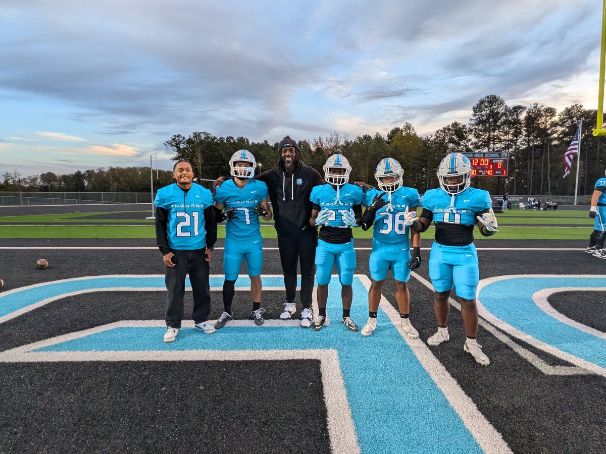 Coach_Will_i_am's tweet photo. We got another week to fight. 🔐.  GHSA Playoffs. #builtnotbought #standardsoverstarters https://t.co/IhRMQUmzNE