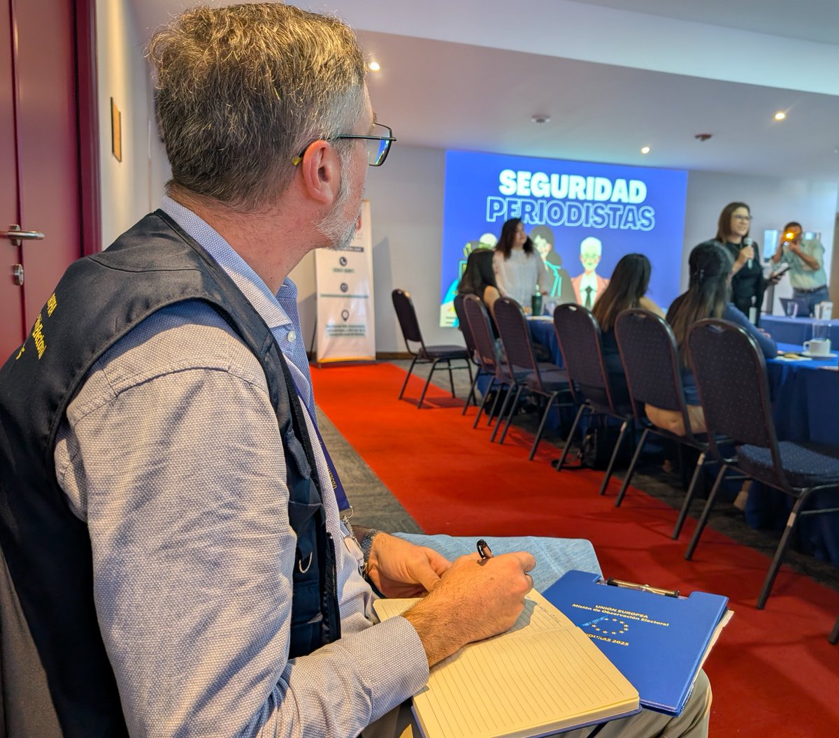La seguridad de los periodistas es un tema que la #MoeueHN25 sigue con especial atención en el proceso electoral de #Honduras. Hoy, el analista de Medios de la Misión asistió al taller “Cobertura Segura, Elecciones Seguras”, del <a href="/ColegioPeriodi1/">CPH Honduras</a>, <a href="/asjhn1/">Asociación para una Sociedad más Justa (ASJ)</a> y <a href="/PeriodistasCA/">Red Centroamericana Periodistas, ARCP</a>.