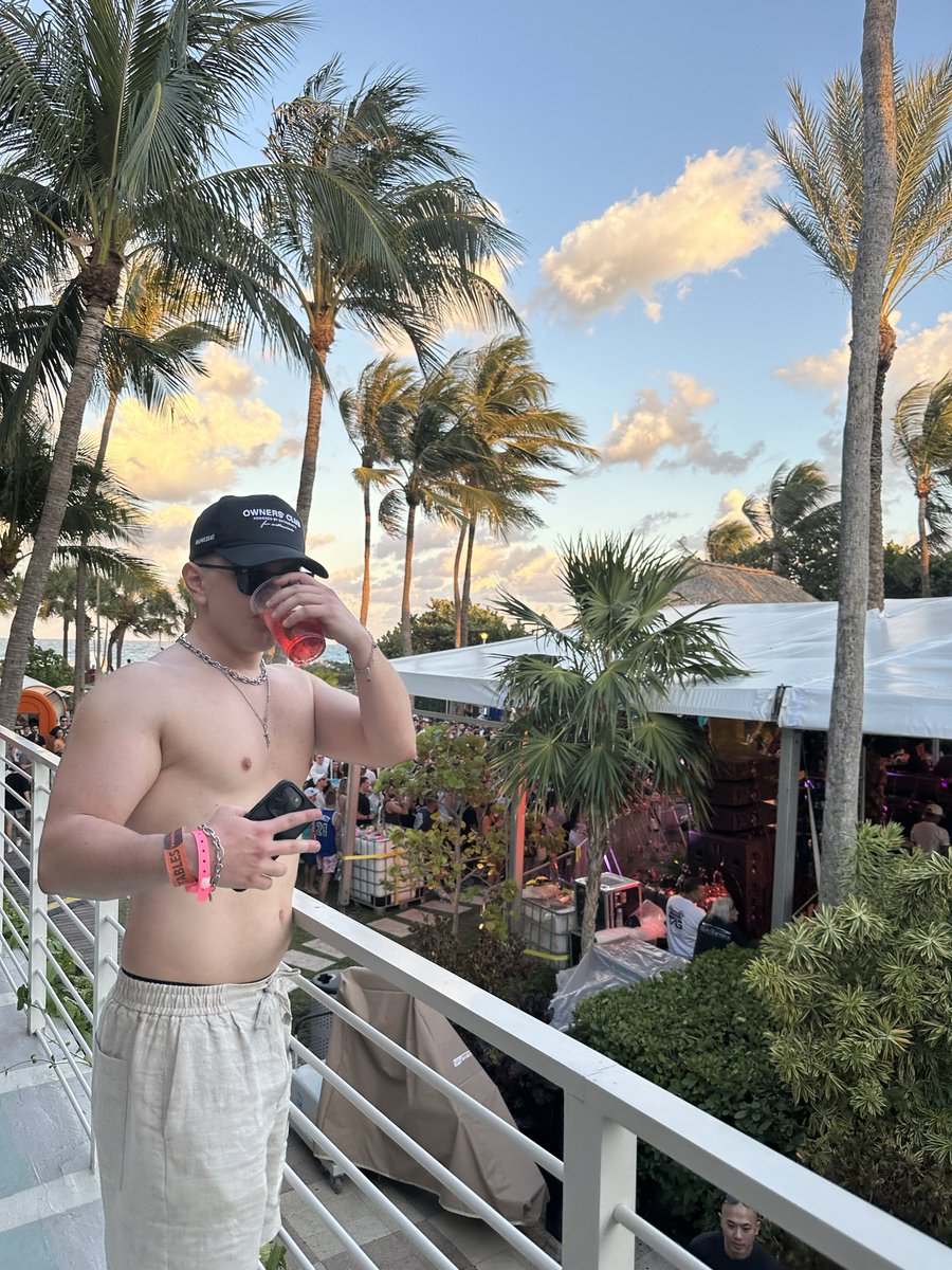 kasper1672's tweet image. Stmpd by Miami