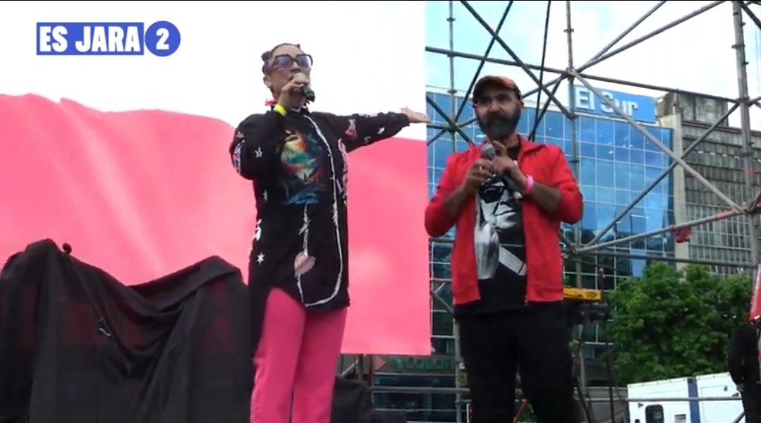 surpatagon's tweet image. Sorprendido con Juanito Ayala en el cierre de campaña de Jara en #Concepción 

Gran artista nacional. 👏